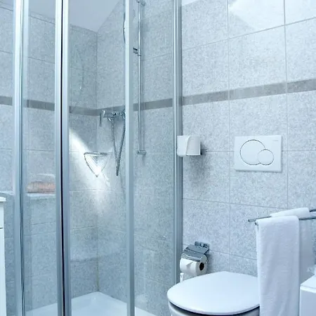 Lardi Hotel 2*